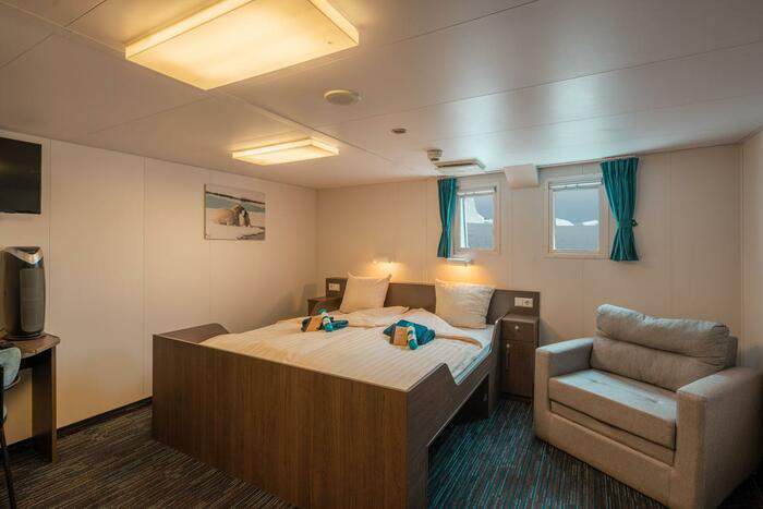 Oceanwide Expeditions, Ortelius, Superior 02 ©Olaf Kramer - Oceanwide Expeditions.jpg